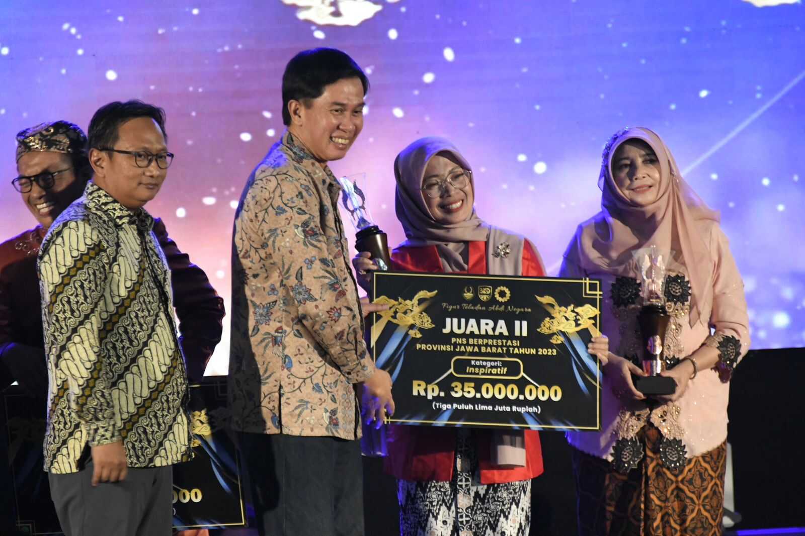 PNS Garut Raih Anugerah PNS Berprestasi Kategori Inspiratif Tingkat Jawa Barat